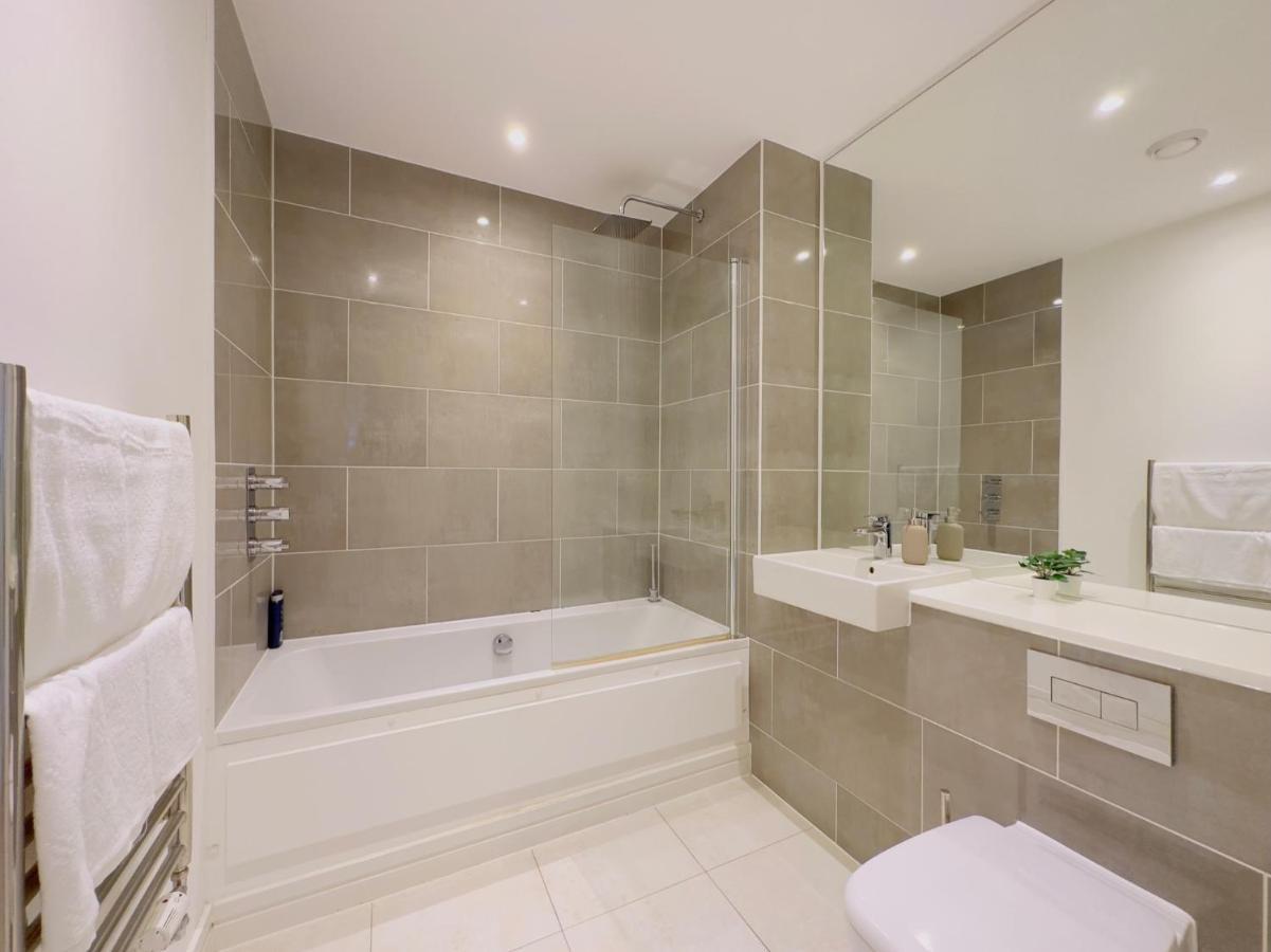 Luxurious Comfy Penthouse - Steps To East Croydon Train Station - Views Apartman Kültér fotó