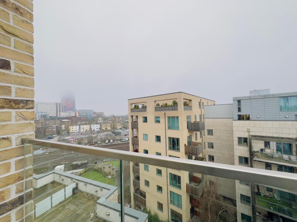 Luxurious Comfy Penthouse - Steps To East Croydon Train Station - Views Apartman Kültér fotó